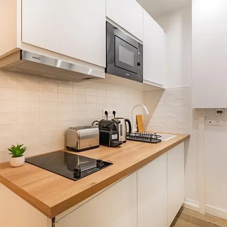 아파트 Spacious Studio With Terrace Steps From Paris