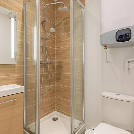 아파트 Spacious Studio With Terrace Steps From Paris 이브리쉬르센