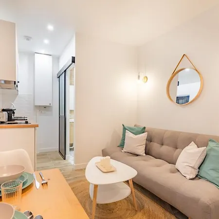 Spacious Studio With Terrace Steps From Paris * 이브리쉬르센