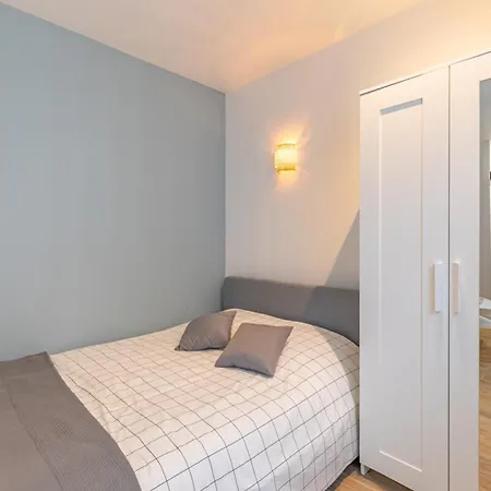 Spacious Studio With Terrace Steps From Paris 아파트 이브리쉬르센