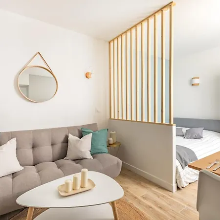 Spacious Studio With Terrace Steps From Paris *